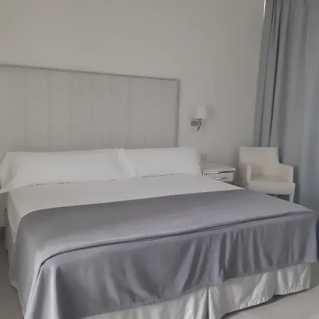 Отель Atlantico Захара-де-лос-Атунес